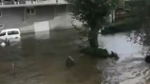 Crecida del río por el aumento de las precipitaciones en Galicia Crecida del río por el aumento de las precipitaciones en Galicia