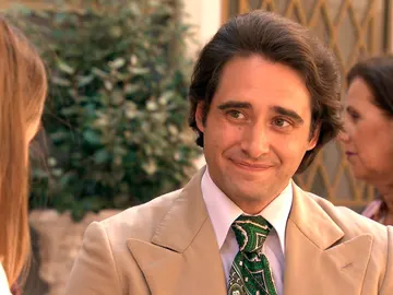 Jacobo comienza a ganarse la confianza de Lourdes Jacobo comienza a ganarse la confianza de Lourdes