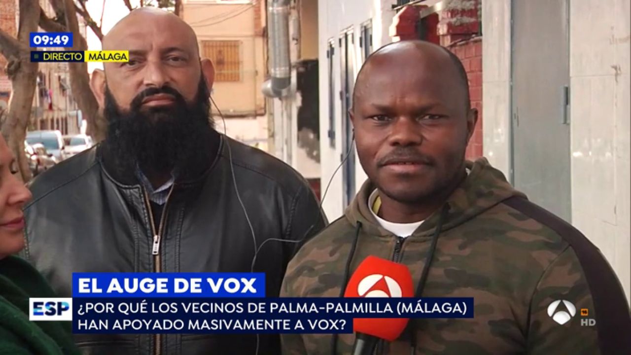 'Chule' y Peter, dos vecinos de Málaga: "Abascal debe hablar con respeto a los inmigrantes" - Antena 3
