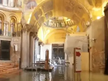 Venecia se recupera de las graves inundaciones Venecia se recupera de las graves inundaciones