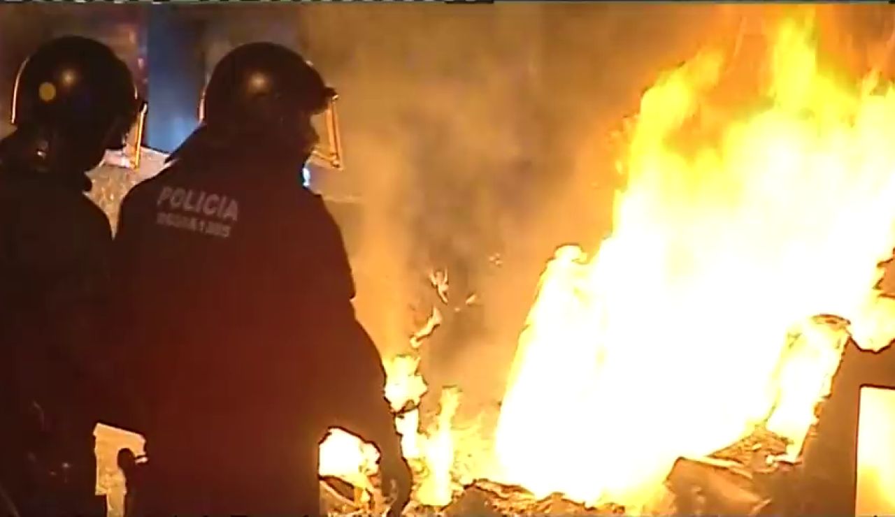 Un mes de disturbios en Barcelona: "Estamos secuestrados en nuestra ciudad" Un mes de disturbios en Barcelona: "Estamos secuestrados en nuestra ciudad"