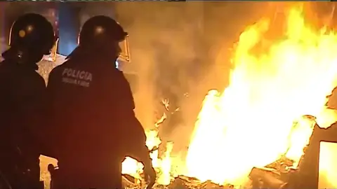 Un mes de disturbios en Barcelona: "Estamos secuestrados en nuestra ciudad" Un mes de disturbios en Barcelona: "Estamos secuestrados en nuestra ciudad"