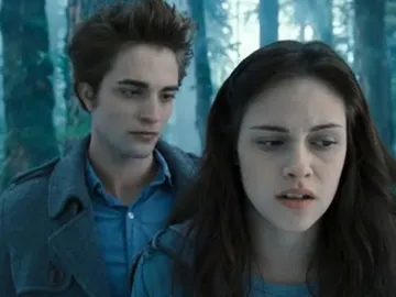 Kristen Stewart y Robert Pattinson en 'Crepúsculo' Kristen Stewart y Robert Pattinson en 'Crepúsculo'