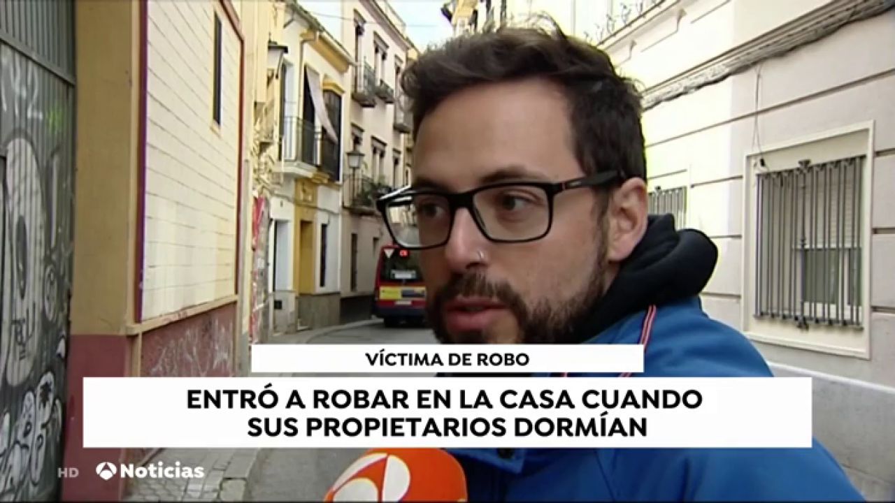 Un ladrón entra a robar en una casa de Sevilla y los propietarios lo encuentran al pie de la cama - Antena 3 Noticias