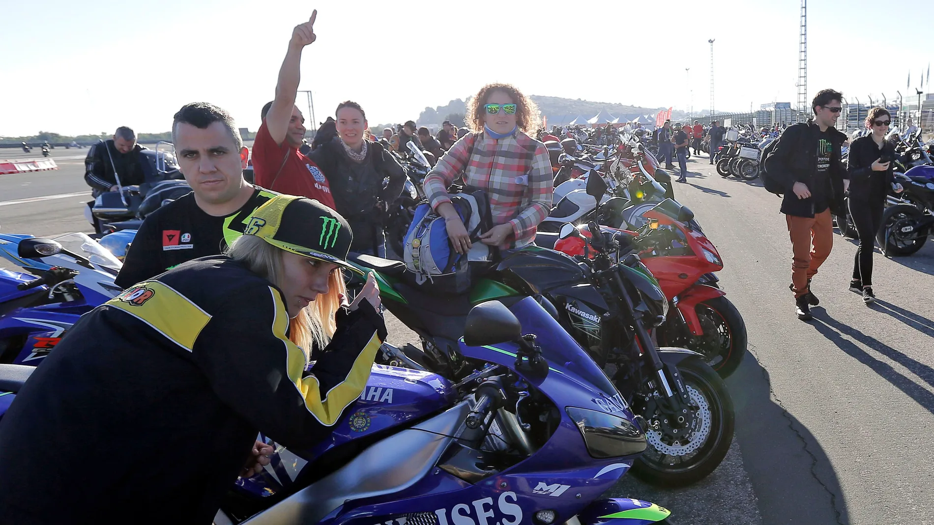 Aficionados durante el GP de Valencia en Cheste Aficionados durante el GP de Valencia en Cheste