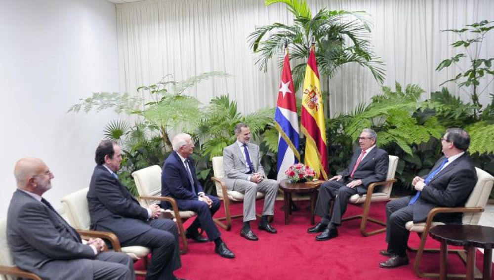 El Rey se reúne con Raúl Castro