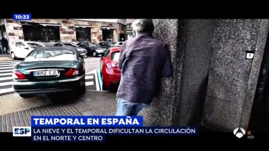 Imposible caminar en A Coruña por el fuerte temporal