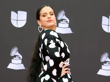 Rosalía durante la alfombra roja de los Grammys Latinos 2019 Rosalía durante la alfombra roja de los Grammys Latinos 2019