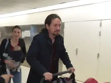 Pablo Iglesias e Irene Montero acuden a la entrega del premio "patuco de honor" Pablo Iglesias e Irene Montero acuden a la entrega del premio "patuco de honor"