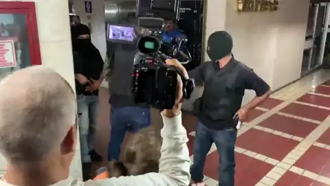 Un grupo de encapuchados asaltan la sede del partido de Guaidó en Caracas Un grupo de encapuchados asaltan la sede del partido de Guaidó en Caracas
