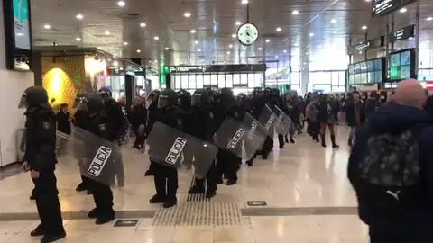 Los CDR convoca un bloqueo total en la Estación Sants de Barcelona Los CDR convoca un bloqueo total en la Estación Sants de Barcelona