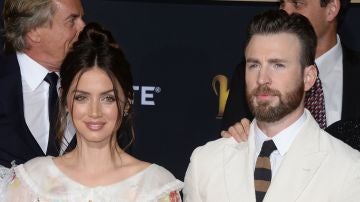 Ana de Armas y Chris Evans en 'Knives Out'