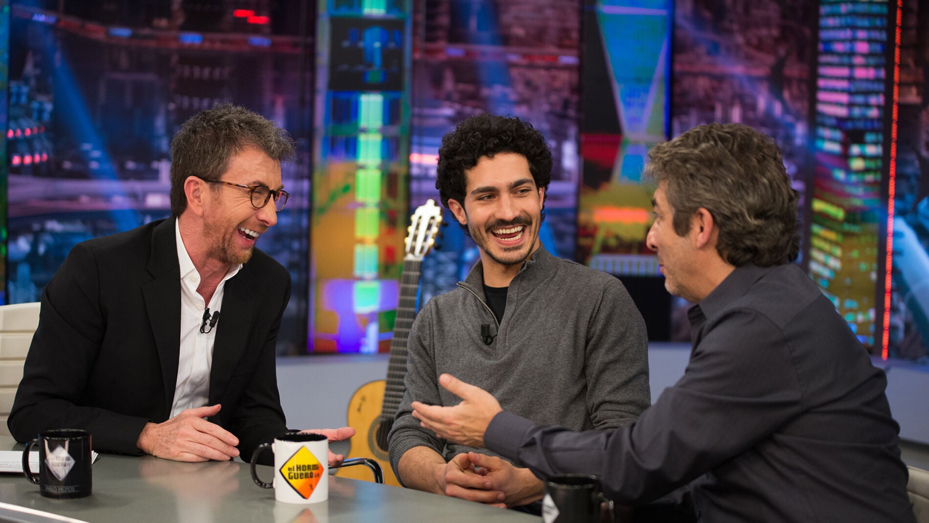 El baile peculiar de Ricardo Darín que han titulado como 'El palomo buscando comida'