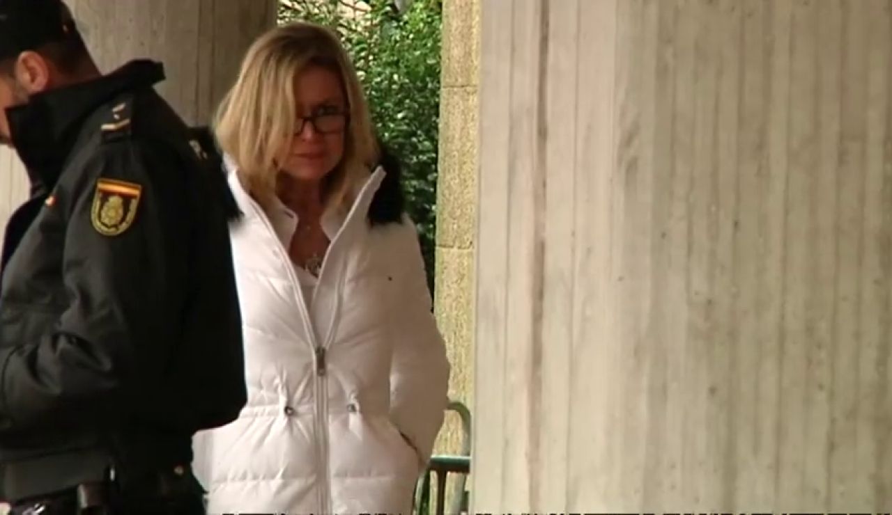 La madre de Diana Quer abandona el juicio al no soportar los detalles sobre el asesinato de su hija La madre de Diana Quer abandona el juicio al no soportar los detalles sobre el asesinato de su hija