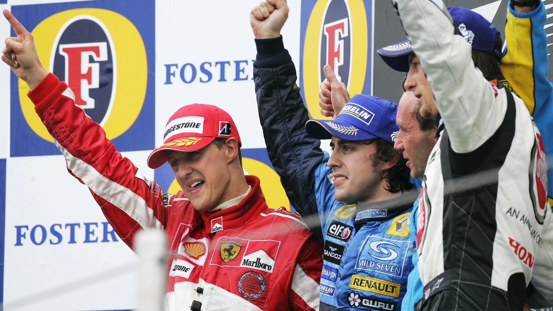 Fernando Alonso junto a Michael Schumacher en el podio del GP de San Marino Fernando Alonso junto a Michael Schumacher en el podio del GP de San Marino