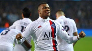 Mbapp&eacute; celebrando un gol con el PSG