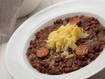 Alubias con chorizo y berza Alubias con chorizo y berza