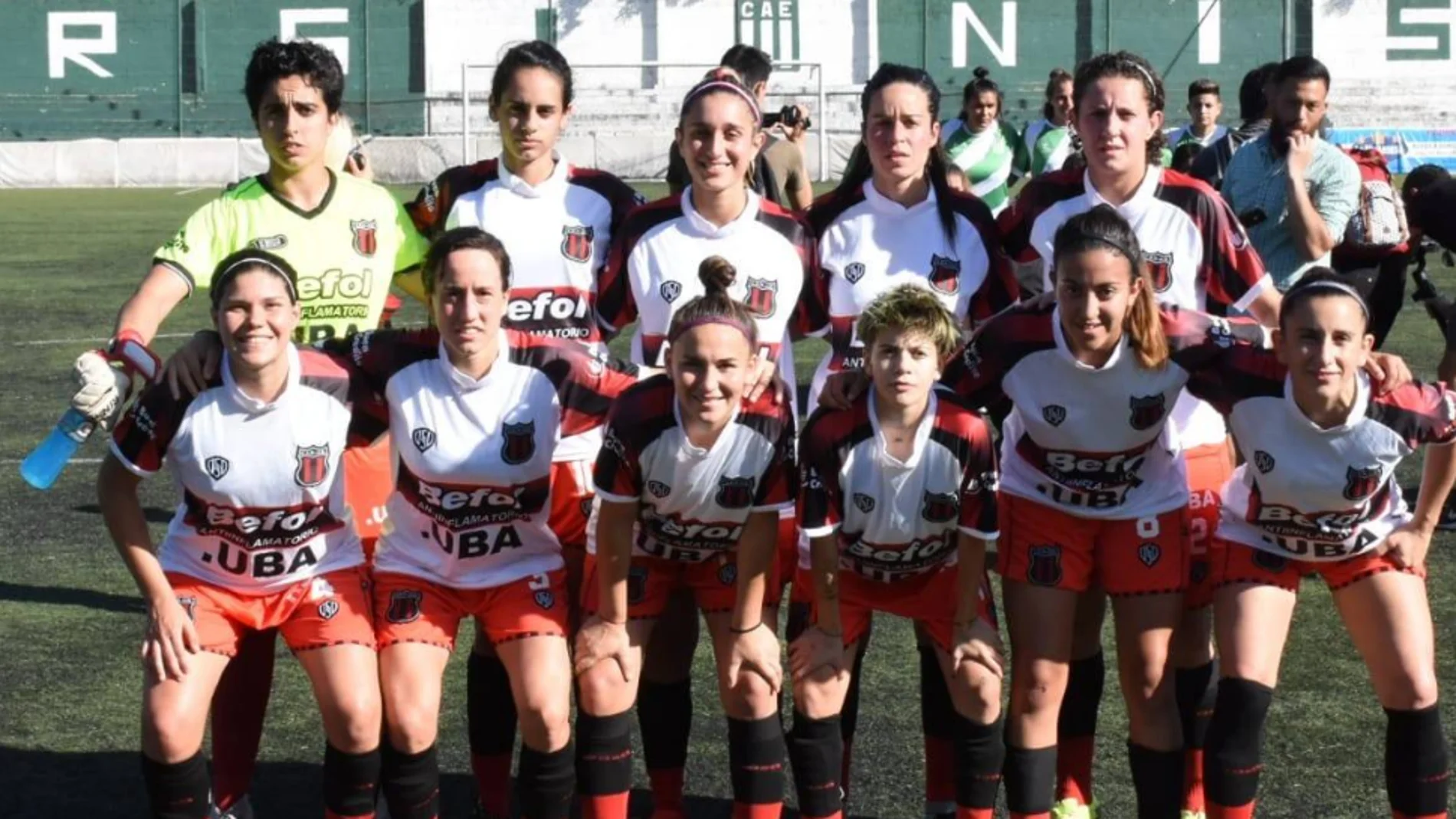 Las jugadoras del Defensores de Belgrano en su partido contra el Excursionistas Las jugadoras del Defensores de Belgrano en su partido contra el Excursionistas