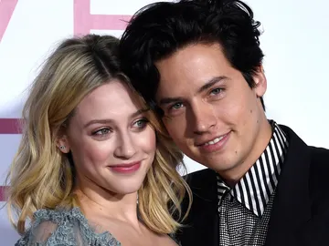 Lili Reinhart y Cole Sprouse Lili Reinhart y Cole Sprouse