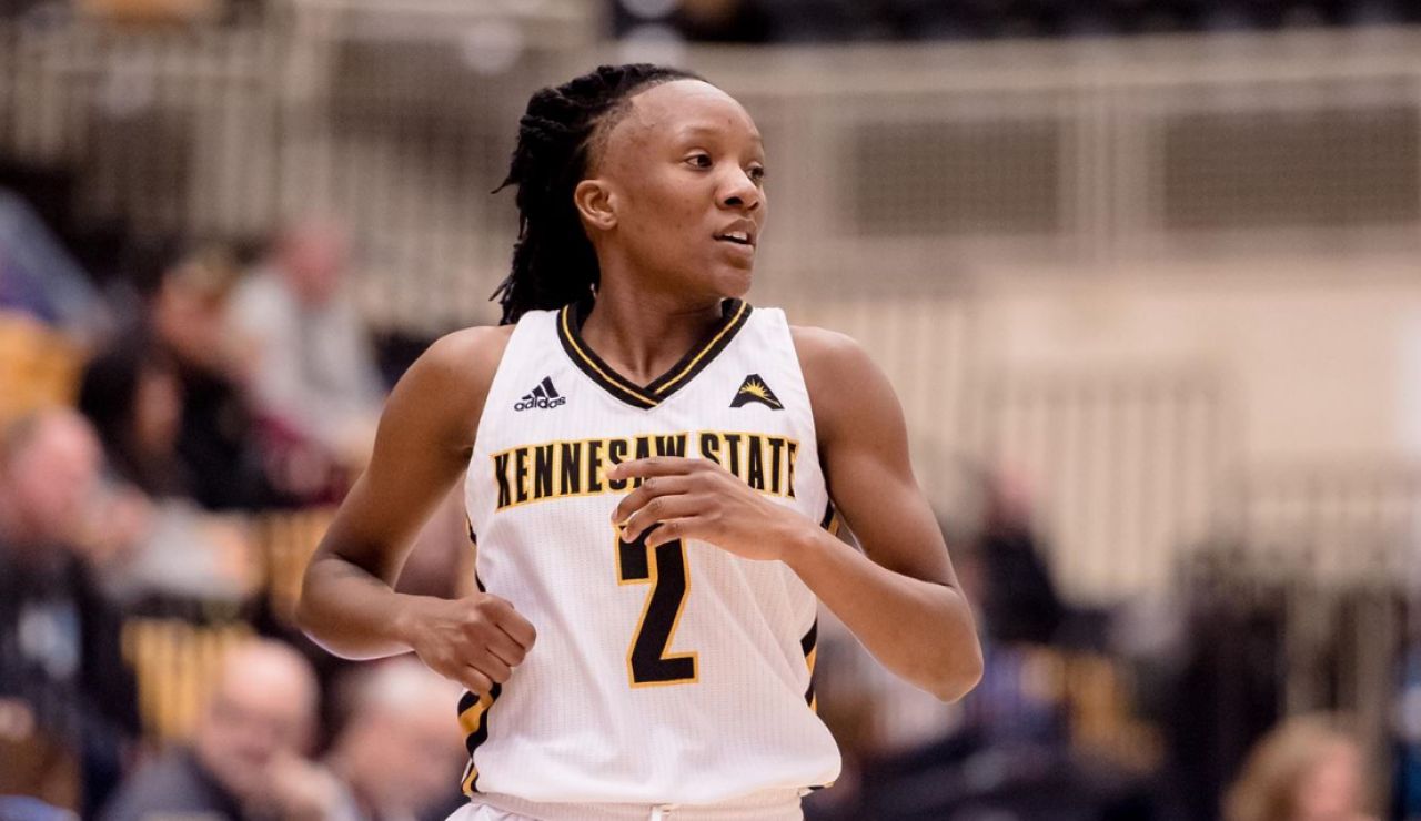 Kamiyah Street durante un partido con el Kennesaw State Kamiyah Street durante un partido con el Kennesaw State