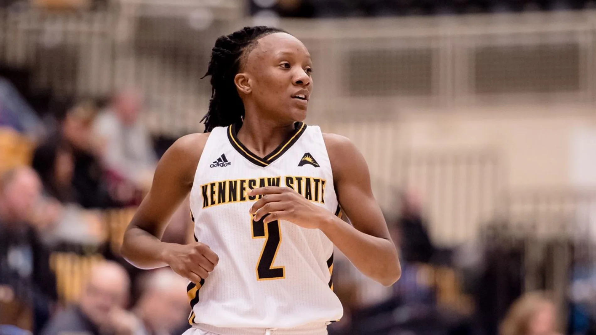 Kamiyah Street durante un partido con el Kennesaw State Kamiyah Street durante un partido con el Kennesaw State