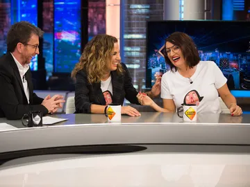 Silvia Abril cuenta en 'El Hormiguero 3.0' su anécdota más cómica en un tanatorio: "El muerto apareció vivo" Silvia Abril cuenta en 'El Hormiguero 3.0' su anécdota más cómica en un tanatorio: "El muerto apareció vivo"