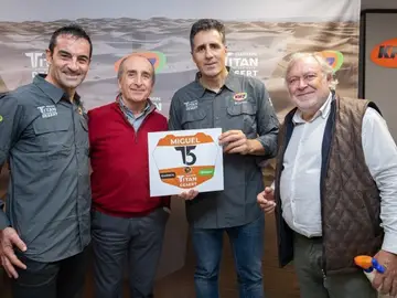 Miguel Indurain, uno más en la Titan Desert Miguel Indurain, uno más en la Titan Desert