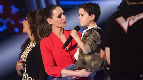 Daniel García enamora a Eva González tras cantar ‘El patio’ en italiano en ‘La Voz Kids’ Daniel García enamora a Eva González tras cantar ‘El patio’ en italiano en ‘La Voz Kids’
