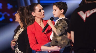 Daniel García enamora a Eva González tras cantar ‘El patio’ en italiano en ‘La Voz Kids’