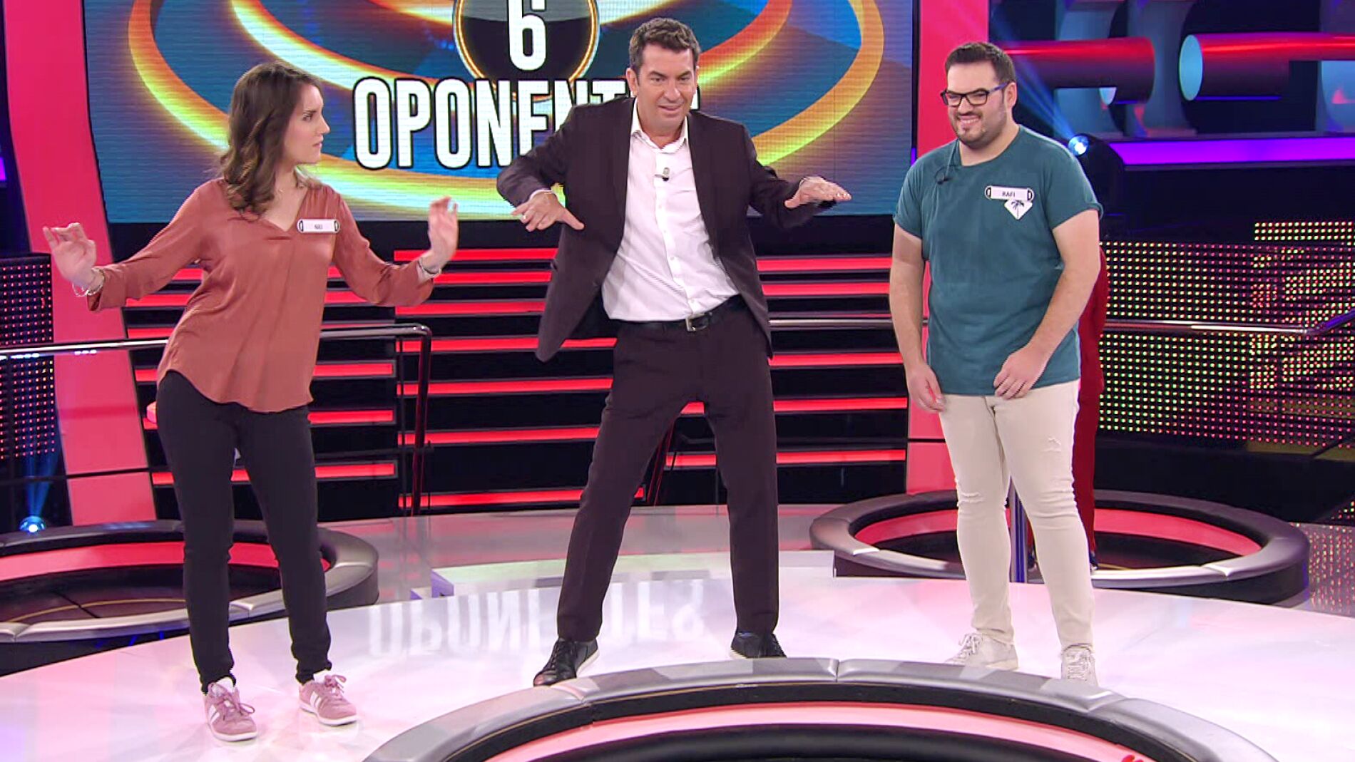 La ex&oacute;tica lecci&oacute;n de danza oriental de Nei a Arturo Valls en '&iexcl;Ahora caigo!'