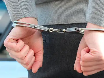 Un hombre es detenido por agredir sexualmente a su hija Un hombre es detenido por agredir sexualmente a su hija