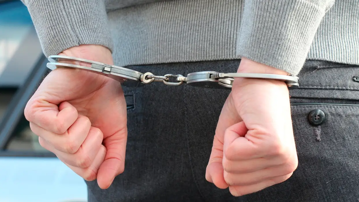 Un hombre es detenido por agredir sexualmente a su hija El hombre agredia sexualmente a su hija y le pegaba si se negaba