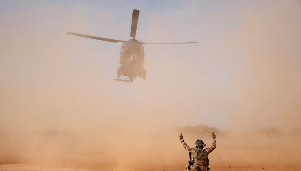 Trece militares franceses mueren en Mali en accidente de helicópteros
