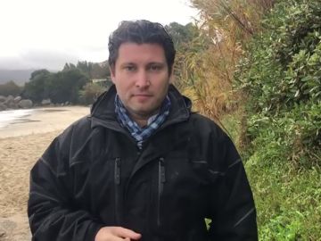 Tres barcos pesqueros tratan de remolcar al narcosubmarino hundido en Galicia