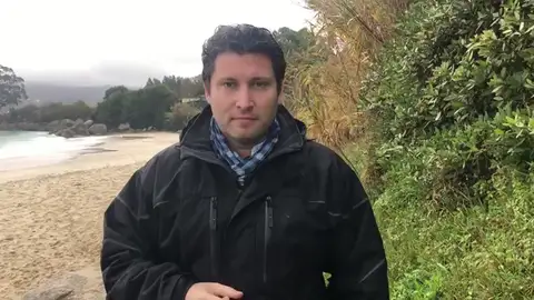 Tres barcos pesqueros tratan de remolcar al narcosubmarino hundido en Galicia Tres barcos pesqueros tratan de remolcar al narcosubmarino hundido en Galicia