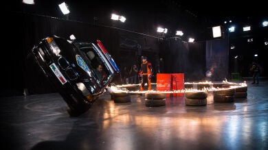 Freír un huevo con un coche a dos ruedas, el reto culinario más extremo vivido en 'El Hormiguero 3.0'