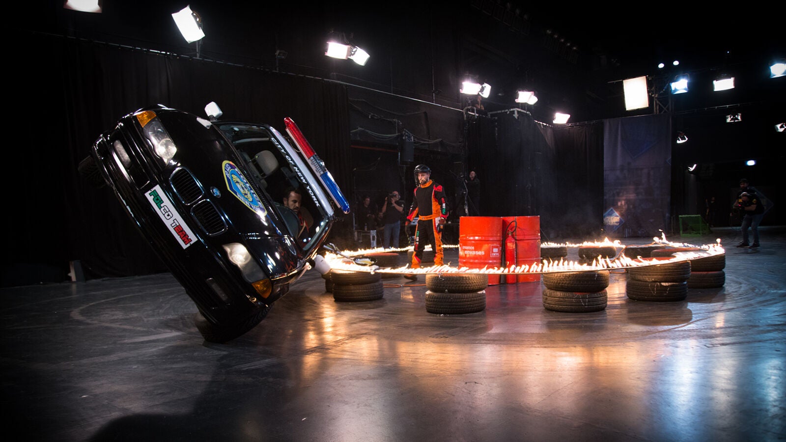 Freír un huevo con un coche a dos ruedas, el reto culinario más extremo vivido en 'El Hormiguero 3.0'