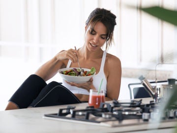 Comiendo ensalada