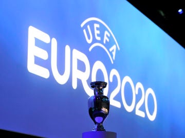 El trofeo de la Eurocopa 2020
