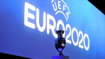 El trofeo de la Eurocopa 2020