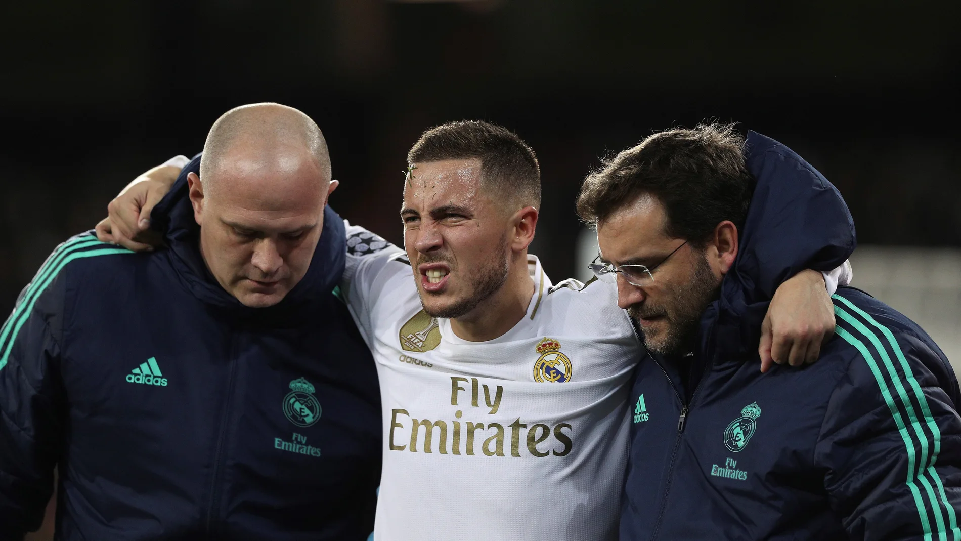 Eden Hazard, en el momento de ser retirado del partido ante el PSG Eden Hazard, en el momento de ser retirado del partido ante el PSG