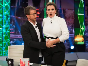 El improvisado momento en el que Ainhoa Arteta demuestra cómo proyecta su voz... ¡sin micrófono! El improvisado momento en el que Ainhoa Arteta demuestra cómo proyecta su voz... ¡sin micrófono!