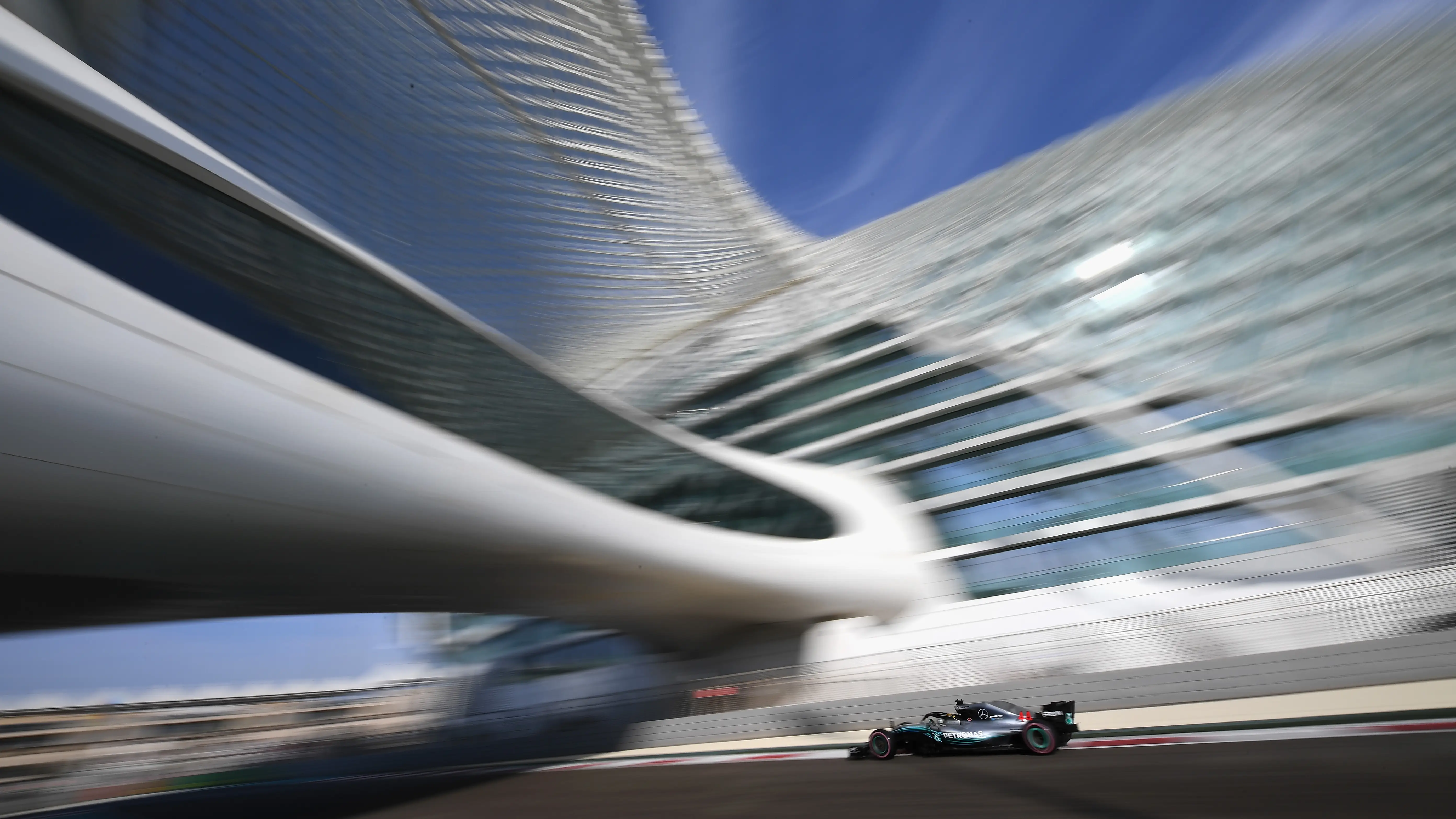 Lewis Hamilton, en el trazado de Yas Marina Lewis Hamilton, en el trazado de Yas Marina