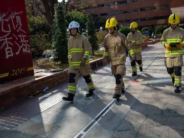 La Policía de Hong Kong entra en la Politécnica tras casi dos semanas de encierro en el marco de las protestas La Policía de Hong Kong entra en la Politécnica tras casi dos semanas de encierro en el marco de las protestas