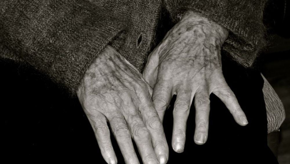  Cryl Agget, el viudo de 86 años que come en un instituto para combatir la soledad