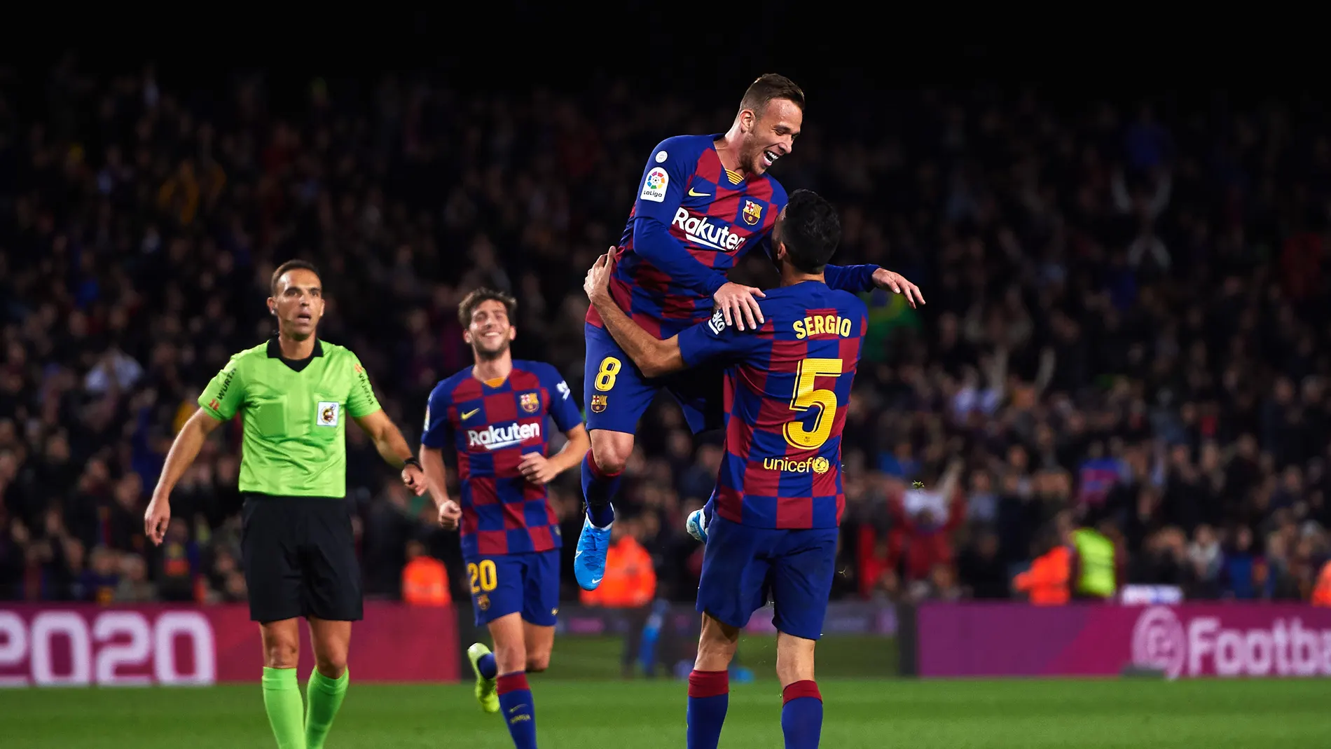 Varios jugadores del FC Barcelona celebrando un gol en LaLiga Varios jugadores del FC Barcelona celebrando un gol en LaLiga