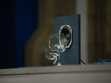 El reto de Marron ante Ainhoa Arteta en 'El Hormiguero 3.0': estallar una copa con sonido El reto de Marron ante Ainhoa Arteta en 'El Hormiguero 3.0': estallar una copa con sonido