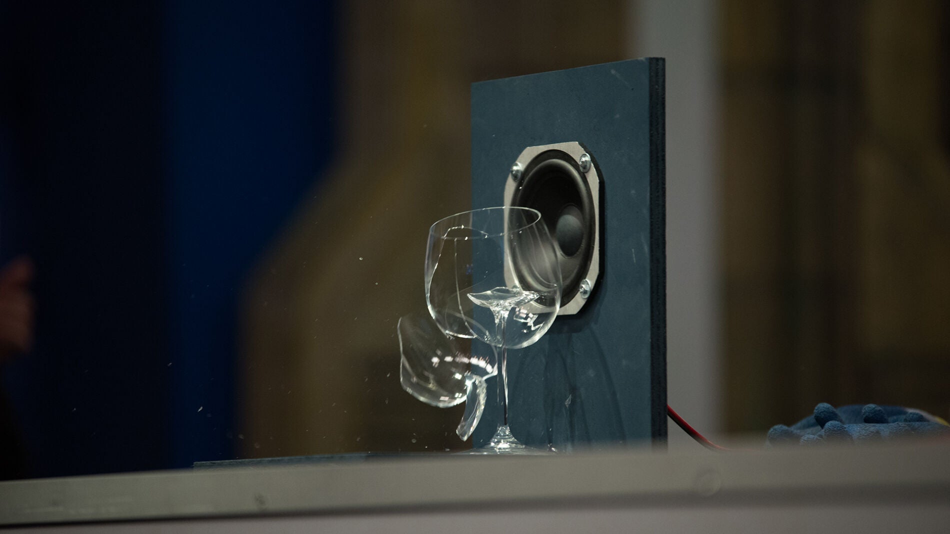 El reto de Marron ante Ainhoa Arteta en 'El Hormiguero 3.0': estallar una copa con sonido