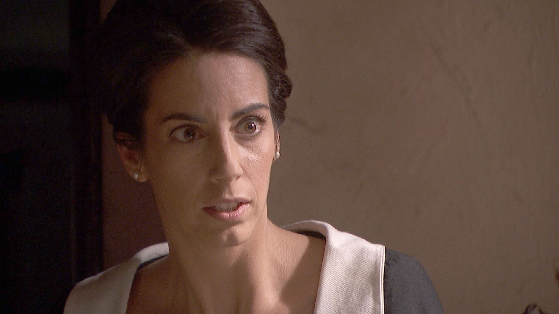 Manuela descubre el escondite y el secreto de Carolina y Pablo 