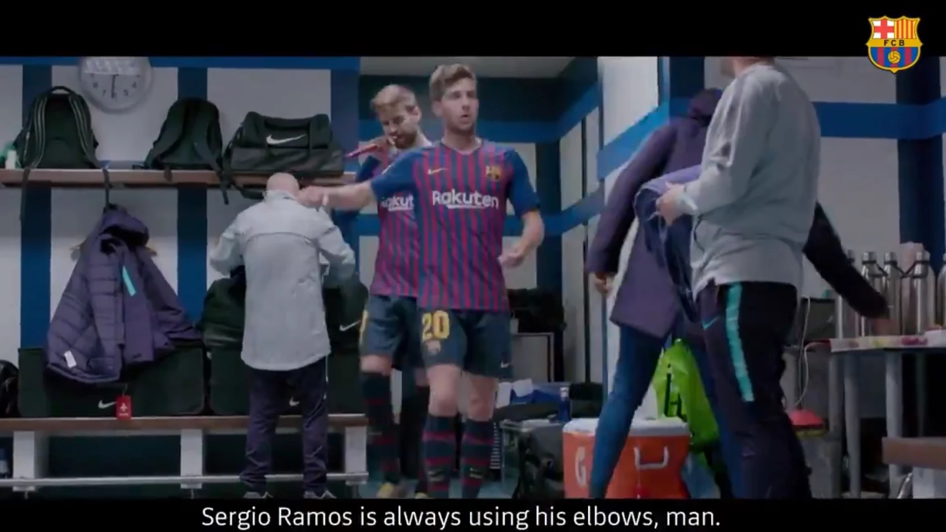 Sergi Roberto protestando por la forma de jugar de Sergio Ramos Sergi Roberto protestando por la forma de jugar de Sergio Ramos
